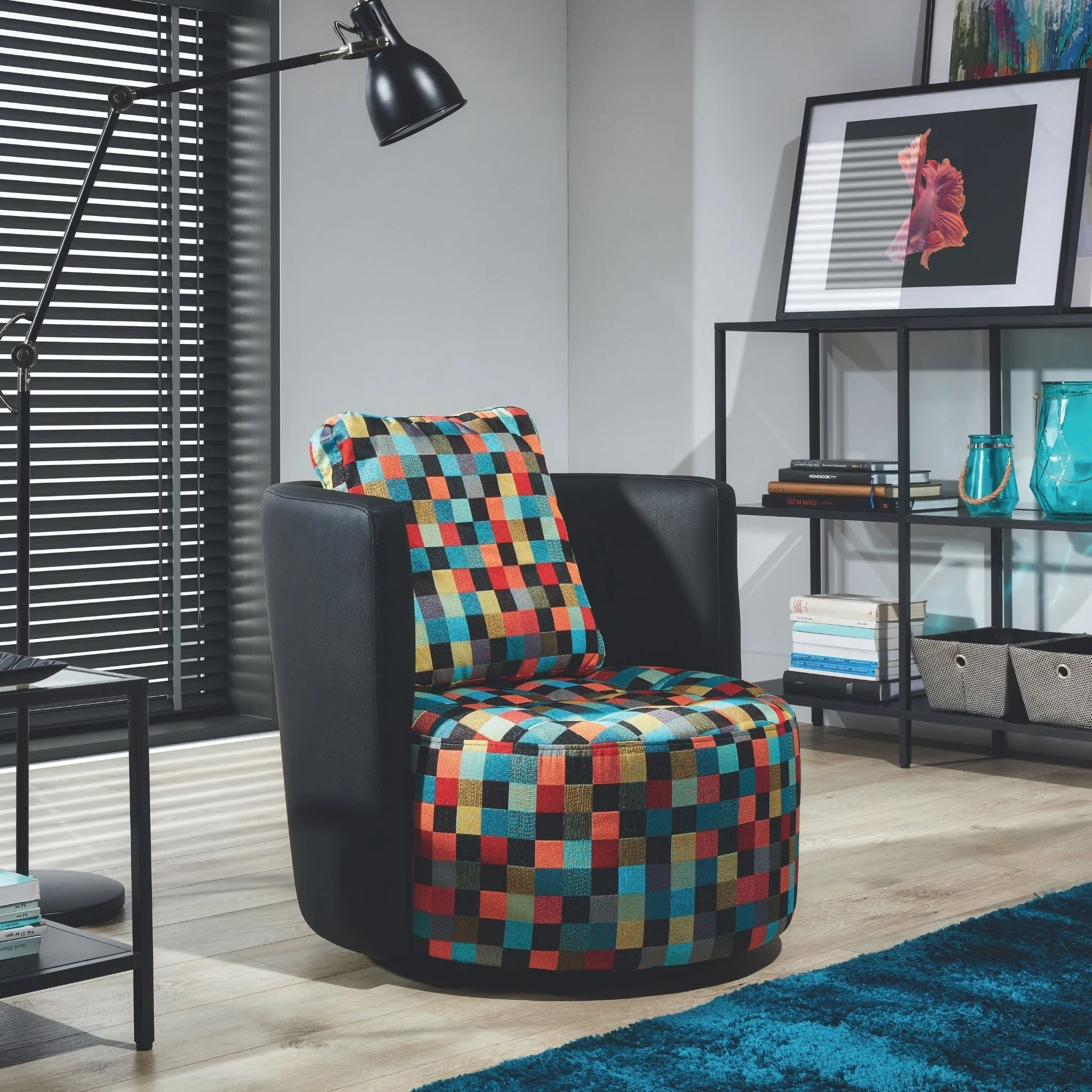 ASTON BEAUTIFUL SWIVEL ARMCHAIR | COMFORTABLE AND WELCOMING