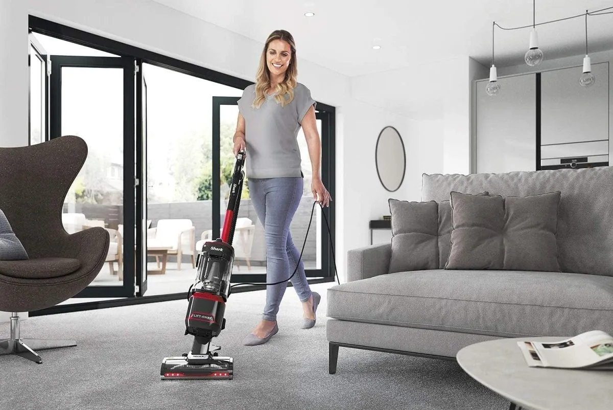 Shark NV602UKT Lift-Away Upright Vacuum Cleaner - Pet Model - Red